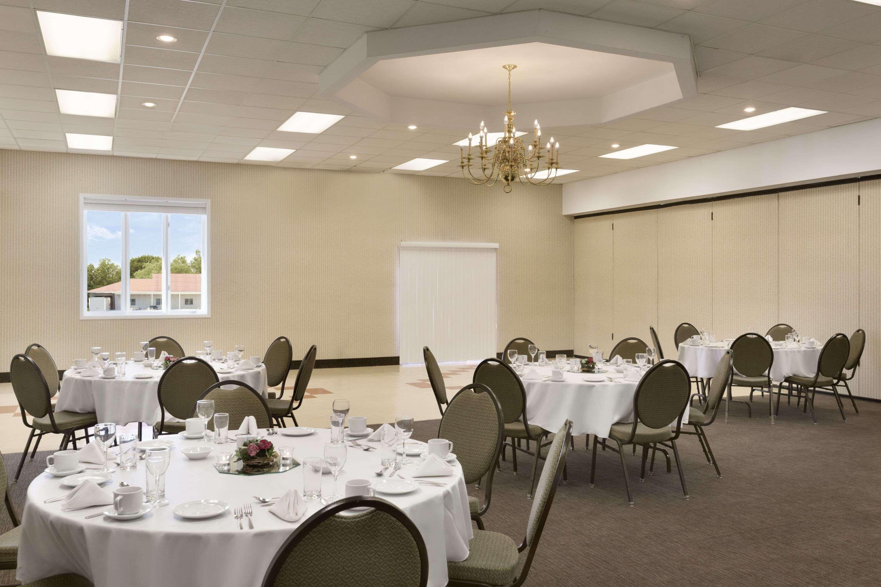 Days Inn By Wyndham Bridgewater Conference Center Экстерьер фото