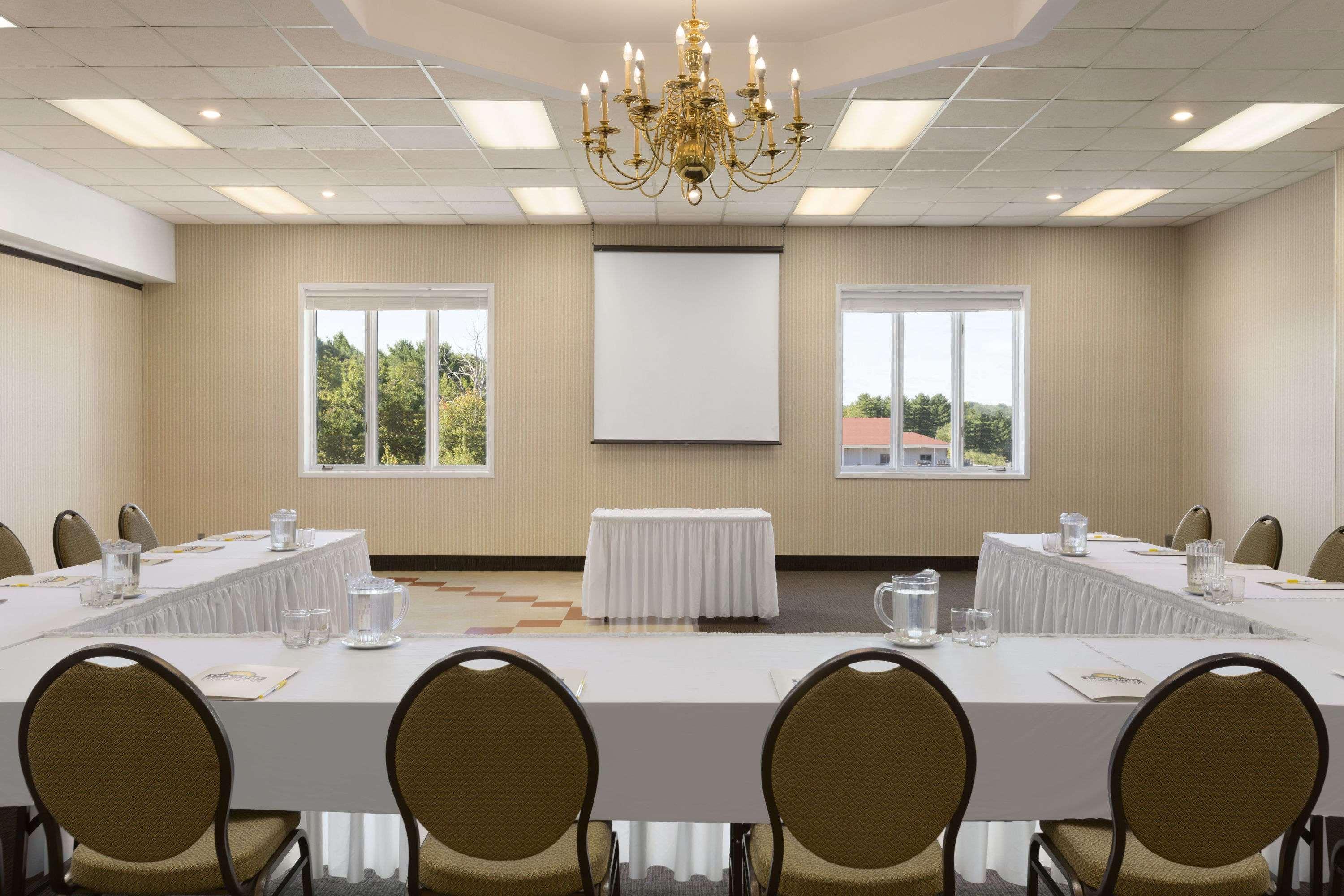 Days Inn By Wyndham Bridgewater Conference Center Экстерьер фото