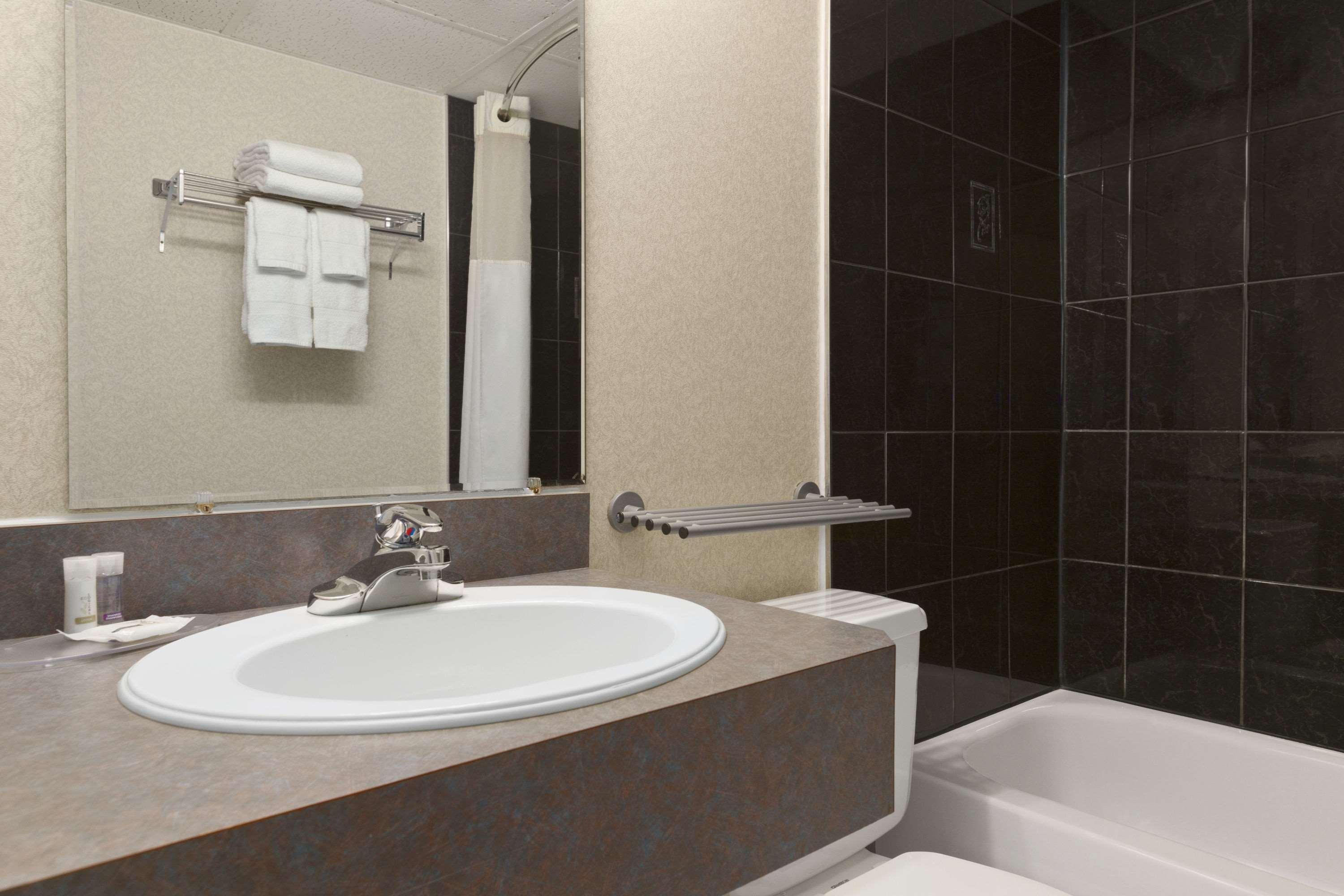 Days Inn By Wyndham Bridgewater Conference Center Экстерьер фото