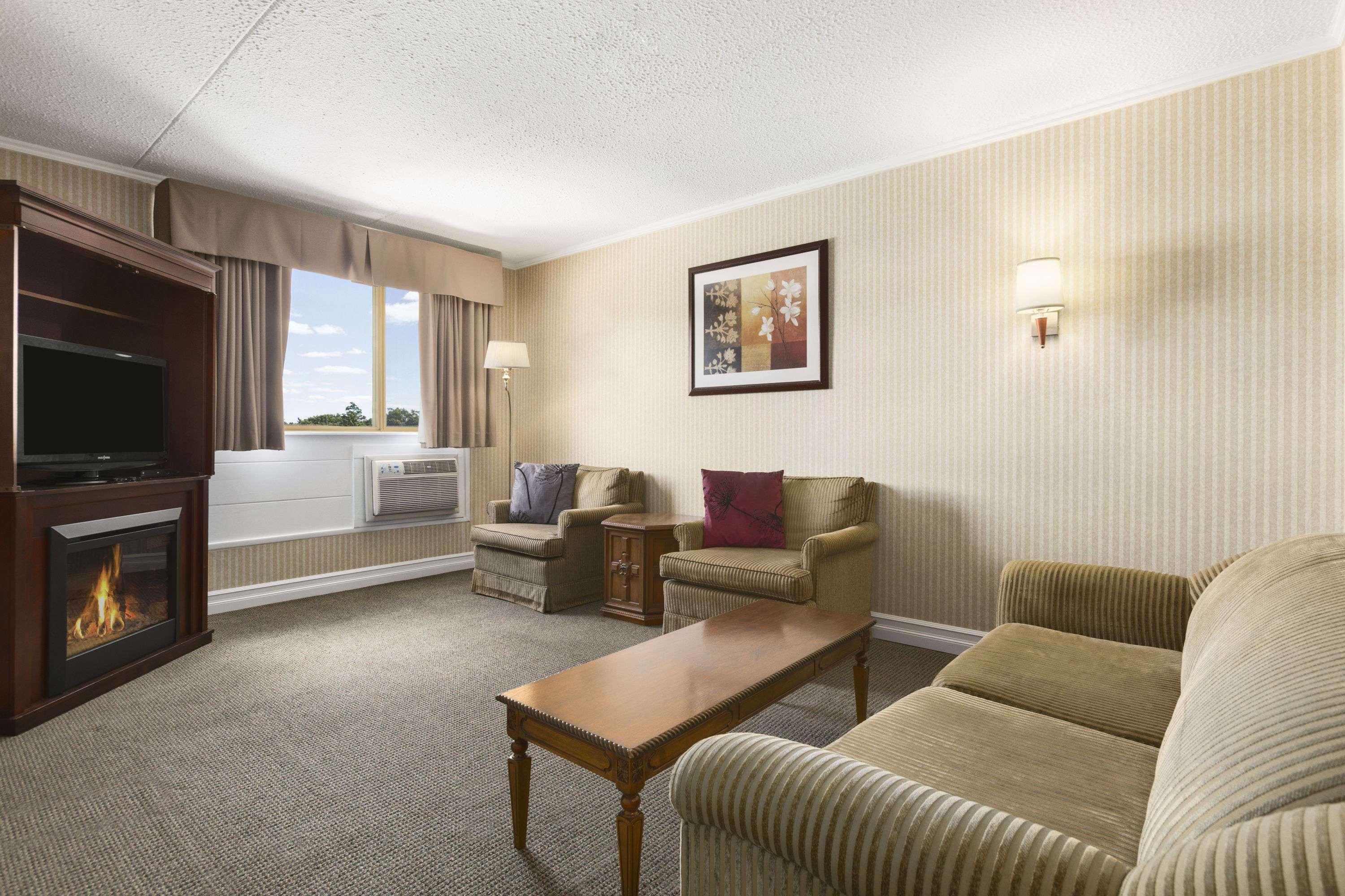 Days Inn By Wyndham Bridgewater Conference Center Экстерьер фото