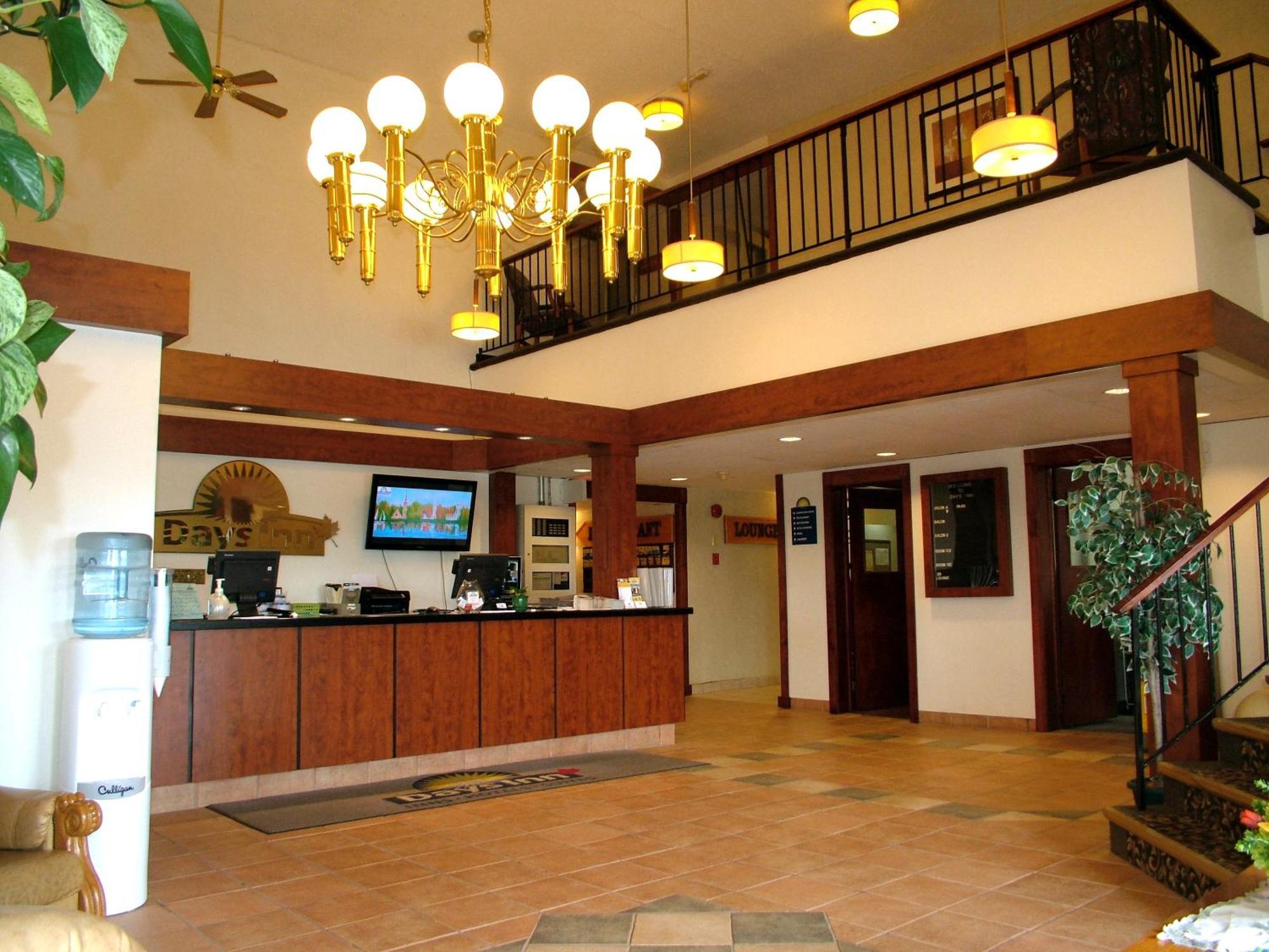 Days Inn By Wyndham Bridgewater Conference Center Экстерьер фото