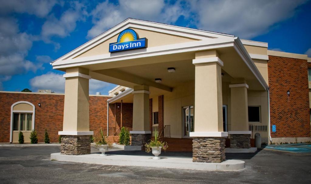 Days Inn By Wyndham Bridgewater Conference Center Экстерьер фото
